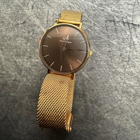 Daniel Wellington Women’s Gold Mesh Bracelet Watch – 32mm - Picture 2 of 4